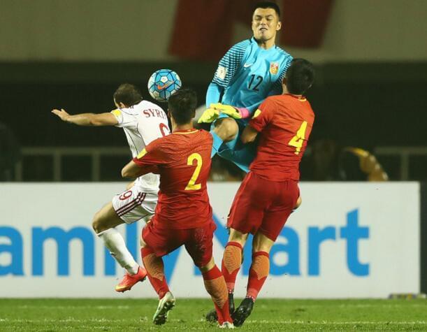  尼斯门将屡献神扑零封强敌保住不败  